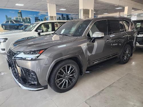 Lexus LX 600